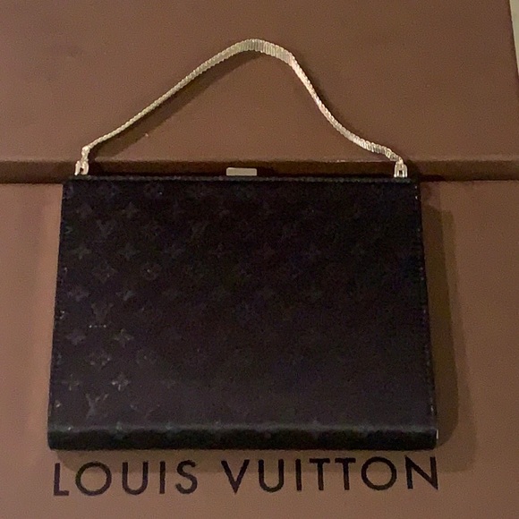 Louis V black dinner bag! - Picture 4 of 6